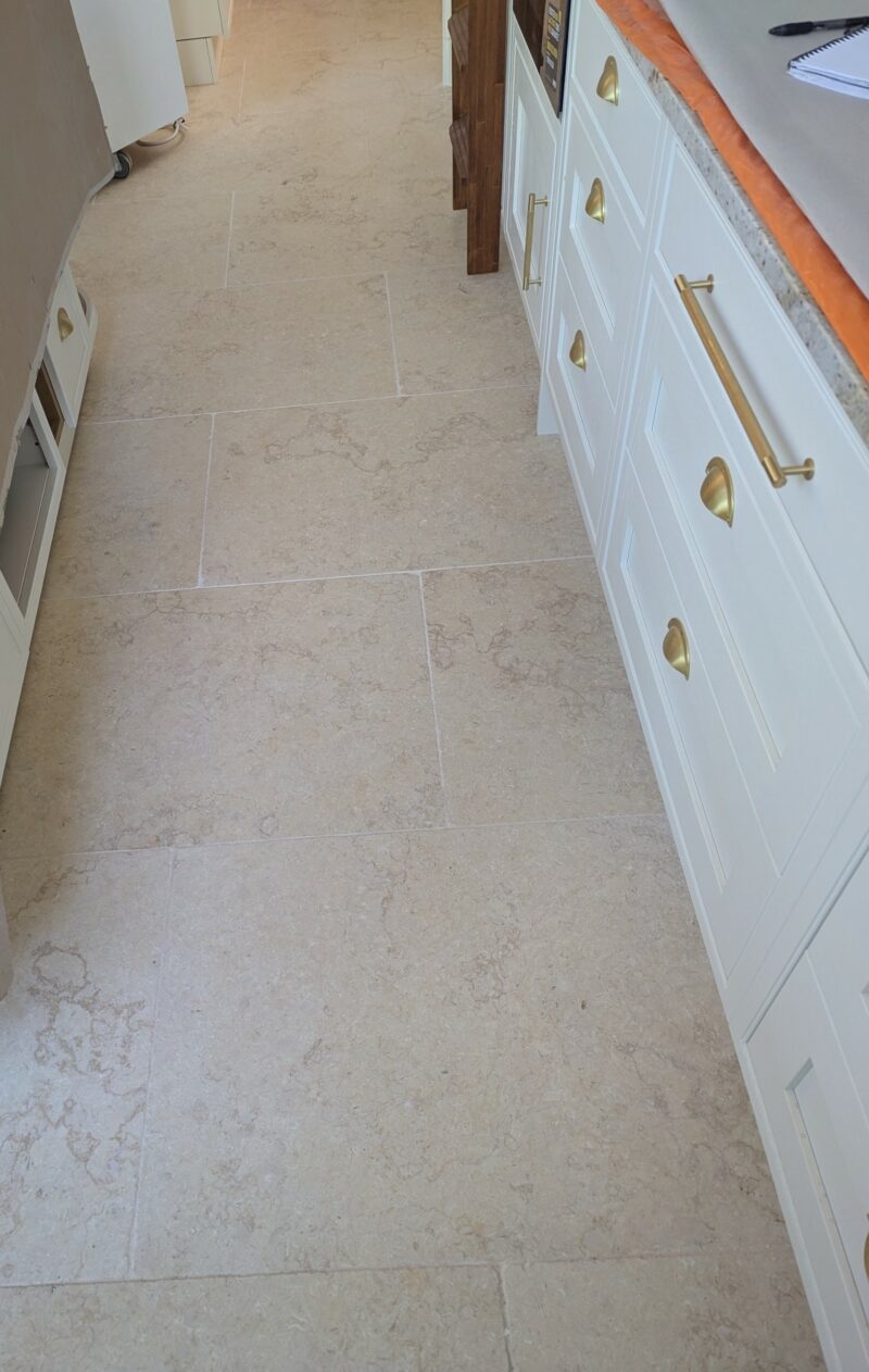 Jerusalem Antique Gold / Monte Carlo Limestone 600x900x15mm Tumbled £27 +vat m2